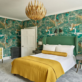 Foto de dormitorio tradicional renovado, grande, con moqueta, suelo gris y paredes verdes