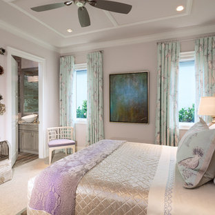Foto de habitación de invitados marinera, de tamaño medio, con paredes púrpuras, moqueta y suelo violeta