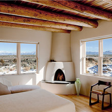 Southwestern Bedroom by Nick Noyes Architecture