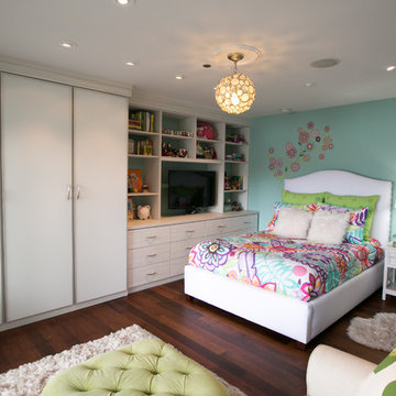 75 Shabby-Chic Style Bedroom with Green Walls Ideas You'll Love - December,  2022 | Houzz