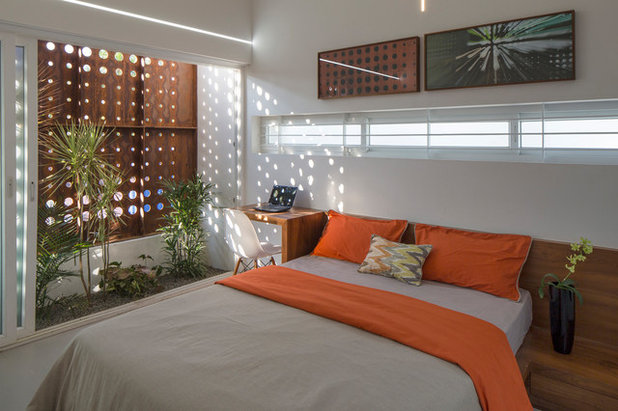 Contemporary Bedroom by LIJO.RENY.architects