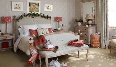 19 Classic Red Christmas Decorating Schemes