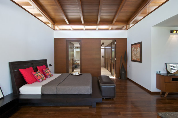 Contemporary Bedroom by Hiren Patel Architects