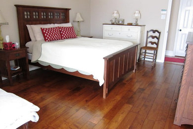 Bedroom - traditional bedroom idea in Dallas