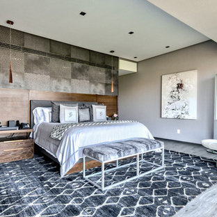Foto de dormitorio principal con paredes grises, suelo de linóleo y suelo gris