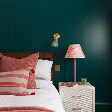 The guest bed with wall panelling
