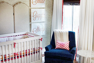 サンディエゴにあるトランジショナルスタイルのおしゃれな赤ちゃん部屋の写真