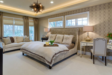 Идея дизайна: хозяйская спальня в стиле неоклассика (современная классика) с ковровым покрытием
