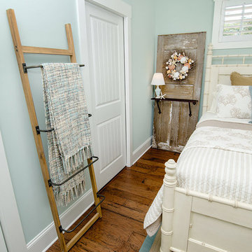 The SEASIDE COTTAGE Maste rBedroom