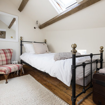 The simple bedroom under the eaves