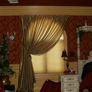 Immagine di una camera da letto chic