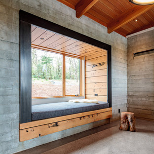 Diseño de dormitorio rural con paredes grises, suelo de cemento y suelo gris