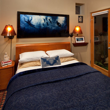 Tiny House: Tiny bedroom by Kimball Starr Interior Design