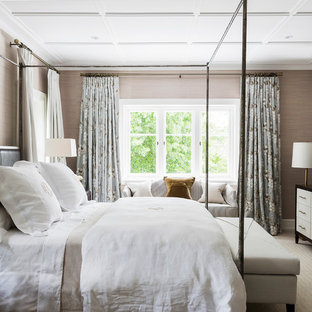 Klassisches Hauptschlafzimmer mit grauer Wandfarbe und Teppichboden in Sydney