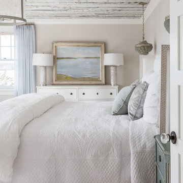 Transitional shingle style waterfront