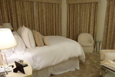 Bedroom - traditional bedroom idea in Miami