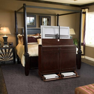Inspiration for a timeless bedroom remodel in Miami