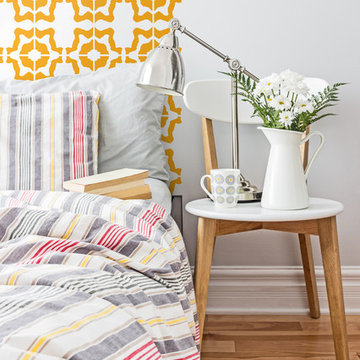 Tyles Marbled Floral, golden yellow, in bedroom