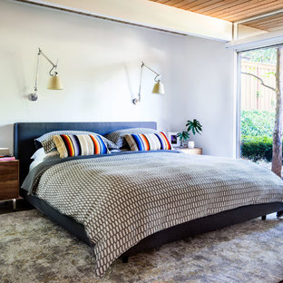 Ispirazione per una camera da letto minimalista di medie dimensioni con pavimento in cemento