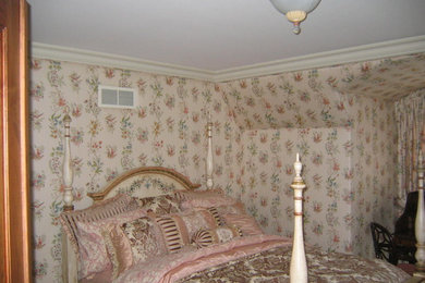 Elegant bedroom photo in Detroit