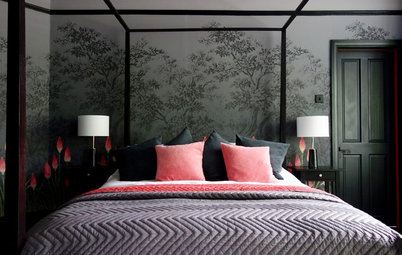 An English Bedroom Gets a Dark and Dramatic Design