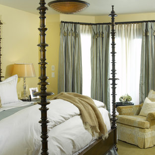 Idee per una camera da letto chic con pareti gialle