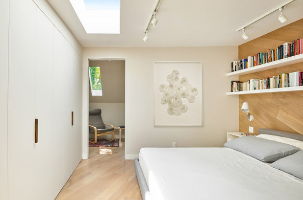 Modern Bedroom by Wanda Ely Architect Inc.