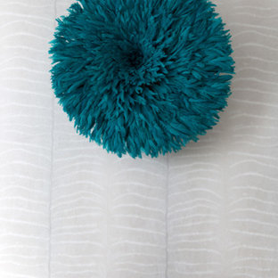 Modelo de dormitorio contemporáneo de tamaño medio