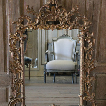 Vintage Carved Italian Giltwood Mirror