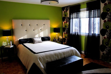 Bedroom - contemporary bedroom idea in Montreal