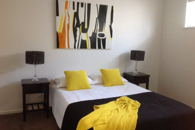 Modernes Gästezimmer mit grauer Wandfarbe in Adelaide