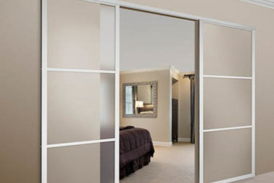 Bedroom - modern bedroom idea in Miami