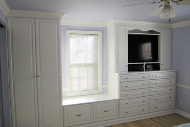 Inspiration for a timeless bedroom remodel in Cleveland