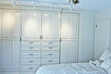 This is an example of a classic bedroom in Cleveland with white walls.