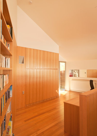 Modern Bedroom by Lifemark