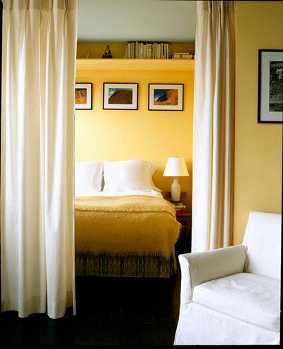 Modern Schlafzimmer by Leslie Banker