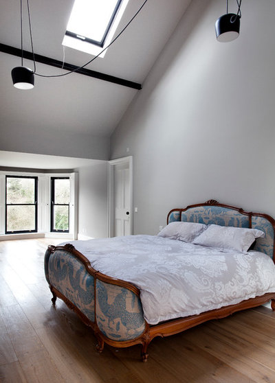 Modern Bedroom by Woodale