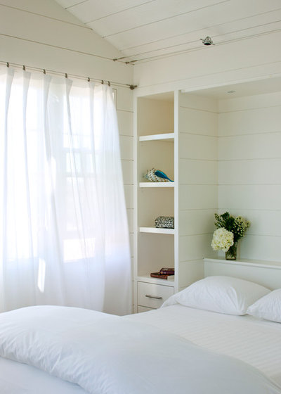 Contemporary Bedroom by MaMo Architects