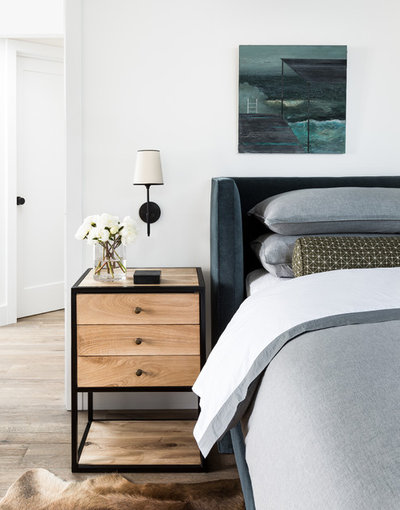 Beach Style Bedroom by BRIAN PAQUETTE INTERIORS
