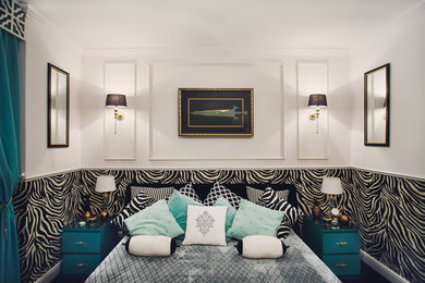 Diseño de dormitorio tradicional renovado de tamaño medio con moqueta y paredes blancas