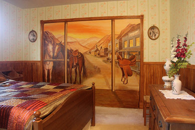 Modelo de dormitorio rural con paredes multicolor