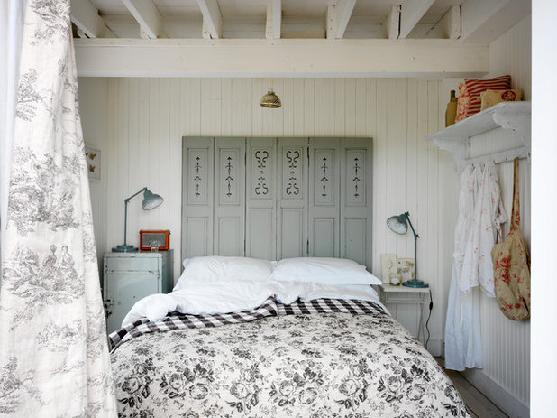 Bord de Mer Chambre by Cabbages & Roses Ltd
