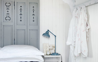 How to Create the Pale and Pretty Coastal Look
