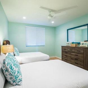 Ejemplo de habitación de invitados marinera pequeña