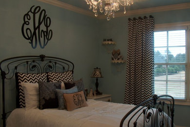 Bedroom - traditional bedroom idea in Charlotte