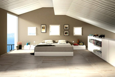タンパにある広いコンテンポラリースタイルのおしゃれな客用寝室 (茶色い壁、磁器タイルの床) のインテリア