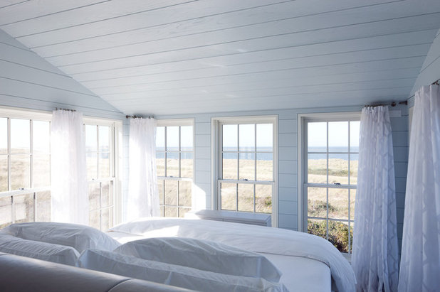 Beach Style Bedroom by Woodmeister Master Builders