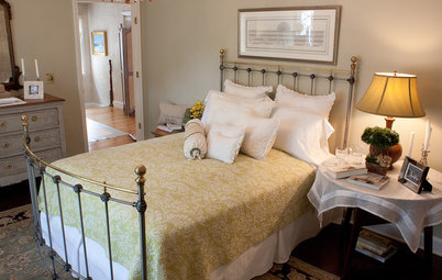 10 Ways to Get Your Guest Room Ready for the Holidays