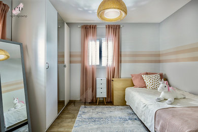 Minimalist bedroom photo in Tel Aviv