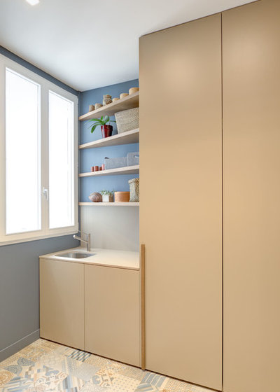 Contemporary Utility Room by Roberta Becherucci - Cuisines et Décoration